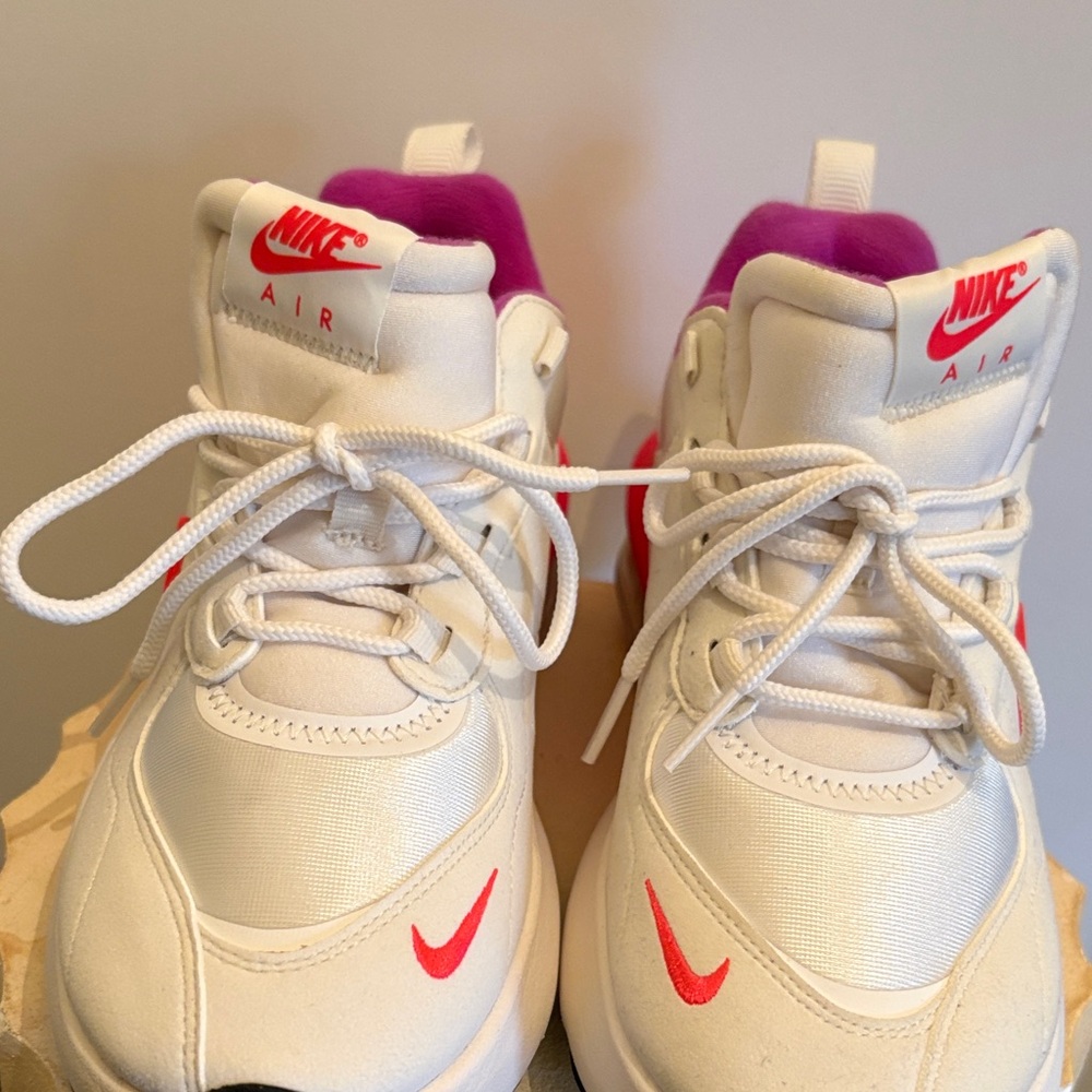 Nike Air Max INTRLK Lite Women's Running Shoes Size 7 White Pink CZ6151-100 - Picture 4 of 12